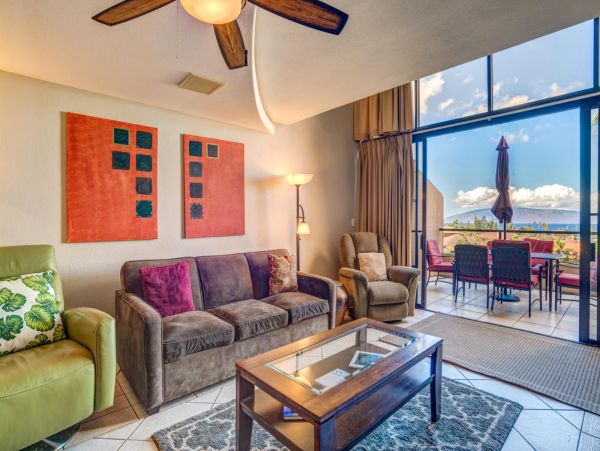 Beautiful 2 Bedroom Condo with Ocean Views Walk To Beach