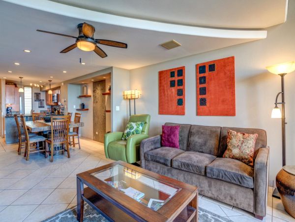 Beautiful 2 Bedroom Condo with Ocean Views Walk To Beach