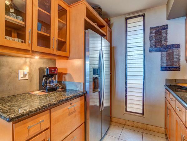 Beautiful 2 Bedroom Condo with Ocean Views Walk To Beach