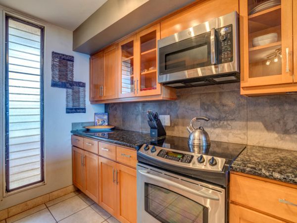 Beautiful 2 Bedroom Condo with Ocean Views Walk To Beach