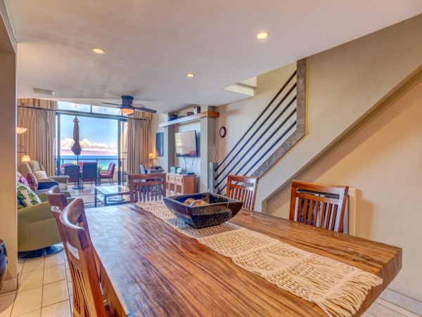 Beautiful 2 Bedroom Condo with Ocean Views Walk To Beach
