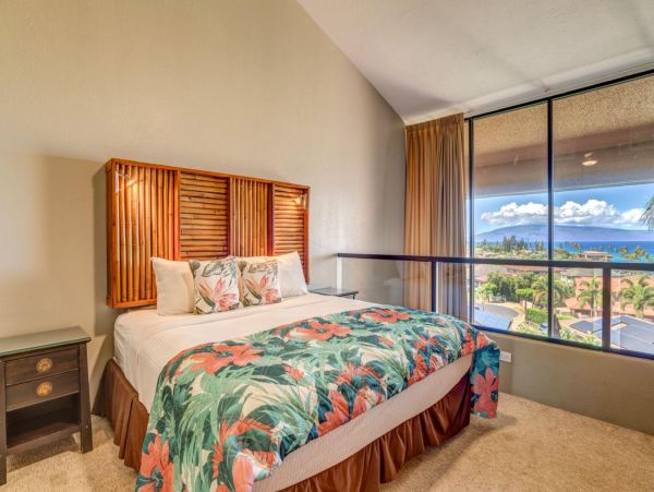 Beautiful 2 Bedroom Condo with Ocean Views Walk To Beach