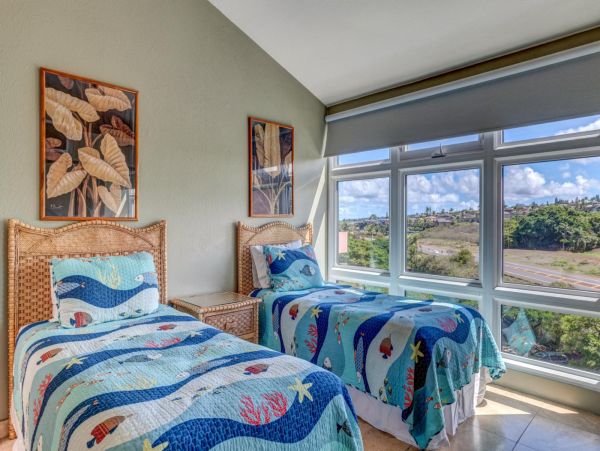 Beautiful 2 Bedroom Condo with Ocean Views Walk To Beach