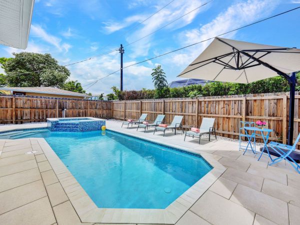 Naples Vacation Pool Home 4 Bedrooms Sleeps 9 Walk To Beach