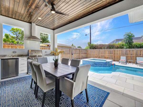 Naples Vacation Pool Home 4 Bedrooms Sleeps 9 Walk To Beach