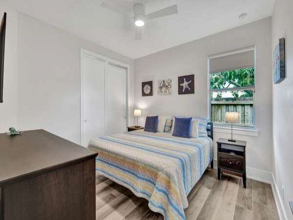 Naples Vacation Pool Home 4 Bedrooms Sleeps 9 Walk To Beach