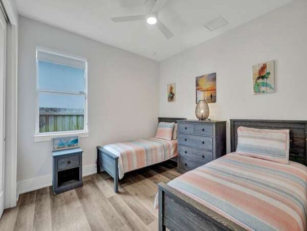 Naples Vacation Pool Home 4 Bedrooms Sleeps 9 Walk To Beach