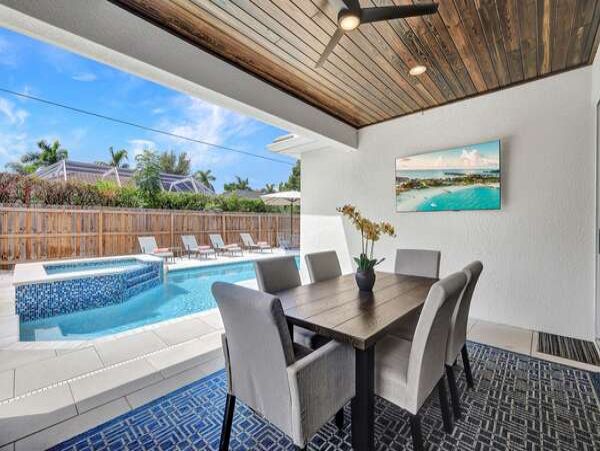 Naples Vacation Pool Home 4 Bedrooms Sleeps 9 Walk To Beach