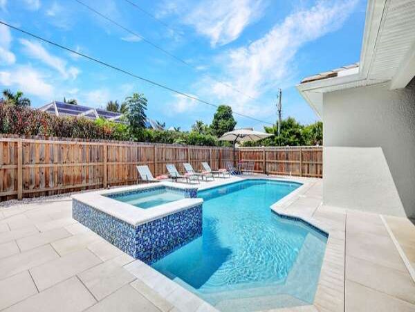 Naples Vacation Pool Home 4 Bedrooms Sleeps 9 Walk To Beach