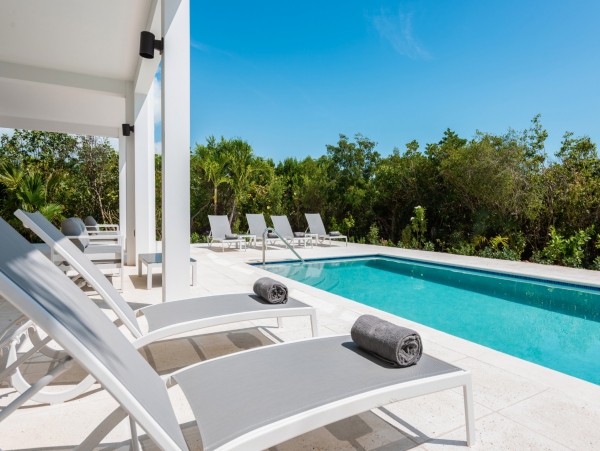 Luxury Villa with Private Pool in Long Bay Beach