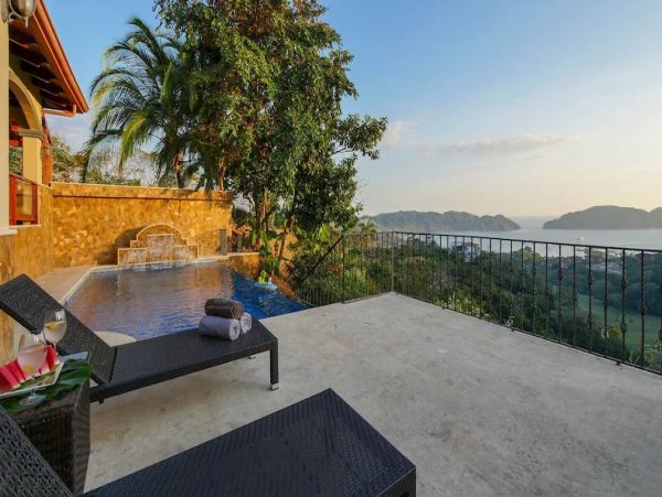 Costa Rica Six Bedroom Vacation Villa with Pool & Hot Tub