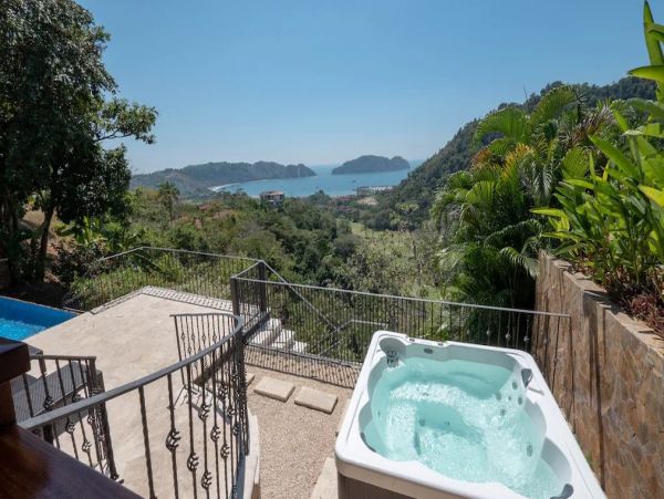 Costa Rica Six Bedroom Vacation Villa with Pool & Hot Tub