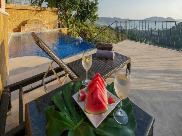 Costa Rica Six Bedroom Vacation Villa with Pool & Hot Tub