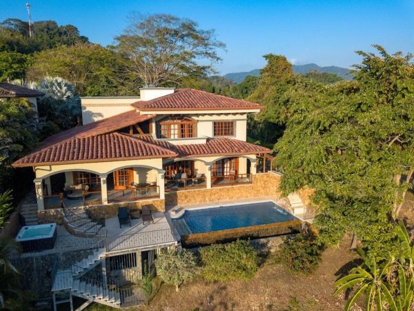Costa Rica Six Bedroom Vacation Villa with Pool & Hot Tub