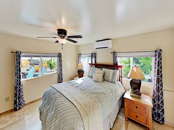 Kailua-Kona 5 Bedroom Vacation Home with Private Hot Tub