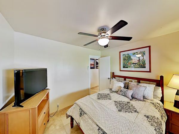 Kailua-Kona 5 Bedroom Vacation Home with Private Hot Tub