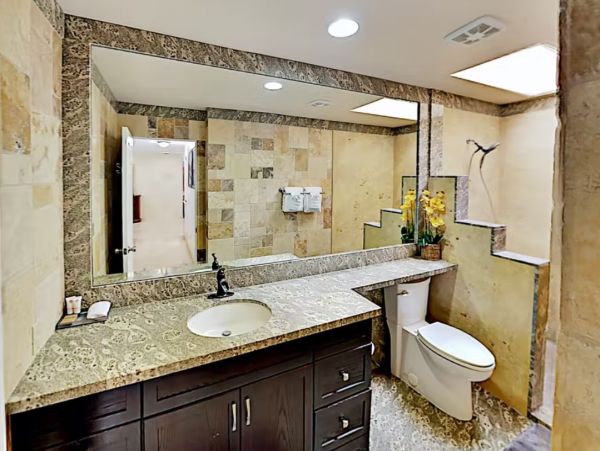 Kailua-Kona 5 Bedroom Vacation Home with Private Hot Tub