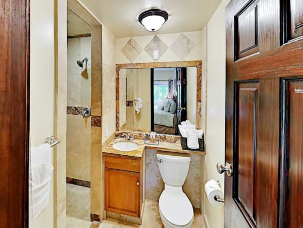Kailua-Kona 5 Bedroom Vacation Home with Private Hot Tub