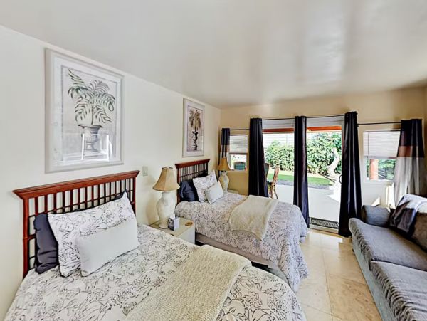 Kailua-Kona 5 Bedroom Vacation Home with Private Hot Tub