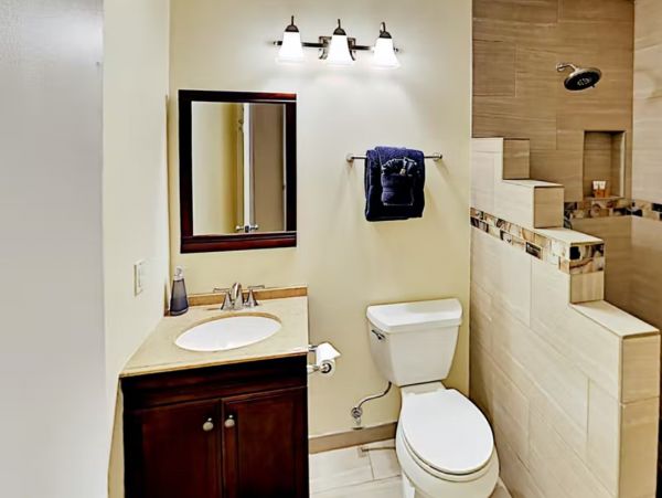 Kailua-Kona 5 Bedroom Vacation Home with Private Hot Tub