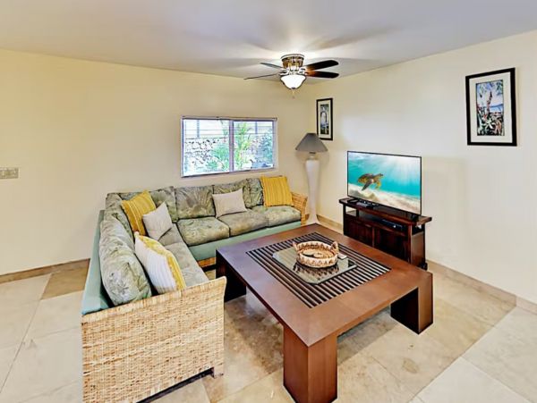Kailua-Kona 5 Bedroom Vacation Home with Private Hot Tub