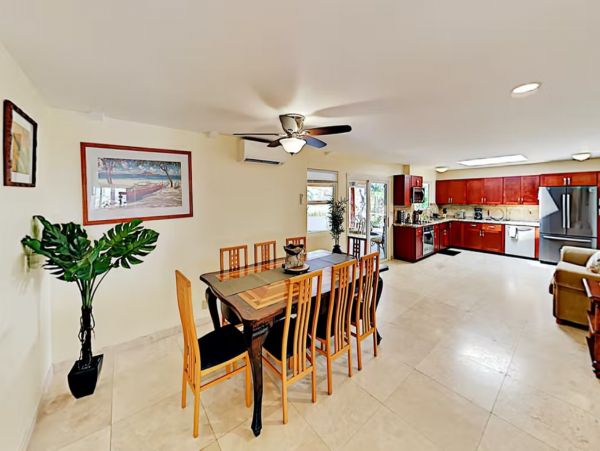 Kailua-Kona 5 Bedroom Vacation Home with Private Hot Tub