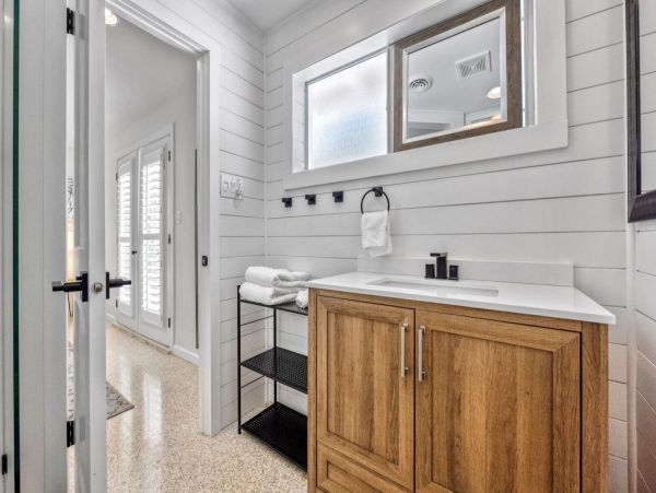 Siesta Key Vacation Rental with Private Pool Near Shell Beach & Village