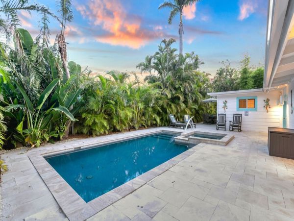 Siesta Key Vacation Rental with Private Pool Near Shell Beach & Village