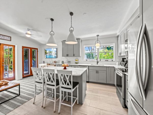Siesta Key Vacation Rental with Private Pool Near Shell Beach & Village