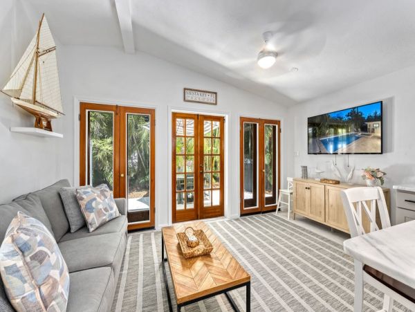 Siesta Key Vacation Rental with Private Pool Near Shell Beach & Village