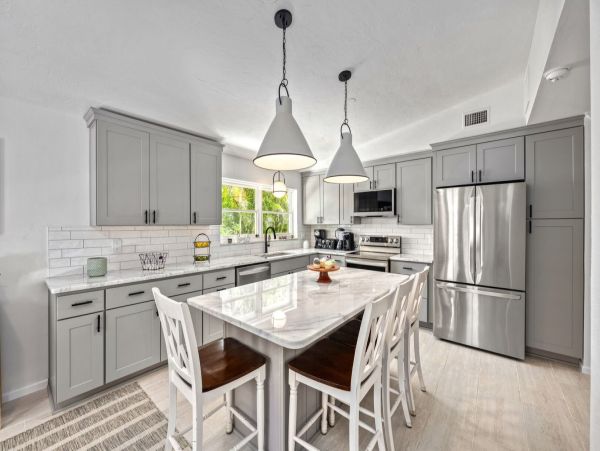 Siesta Key Vacation Rental with Private Pool Near Shell Beach & Village