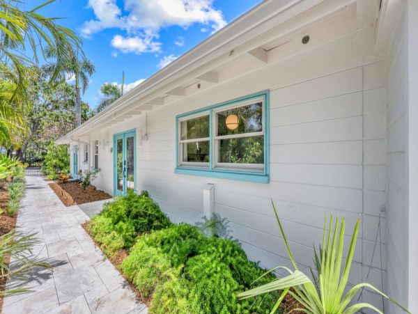 Siesta Key Vacation Rental with Private Pool Near Shell Beach & Village