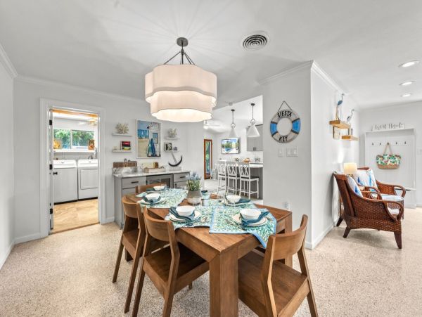 Siesta Key Vacation Rental with Private Pool Near Shell Beach & Village