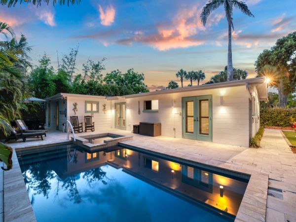 Siesta Key Vacation Rental with Private Pool Near Shell Beach & Village