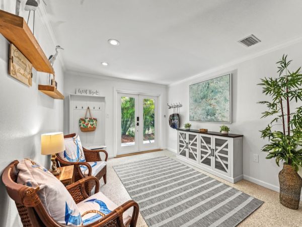 Siesta Key Vacation Rental with Private Pool Near Shell Beach & Village