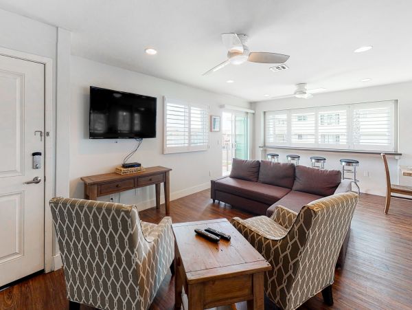 Oceanside Vacation Home Eleven Bedrooms Sleeps 36 Guests