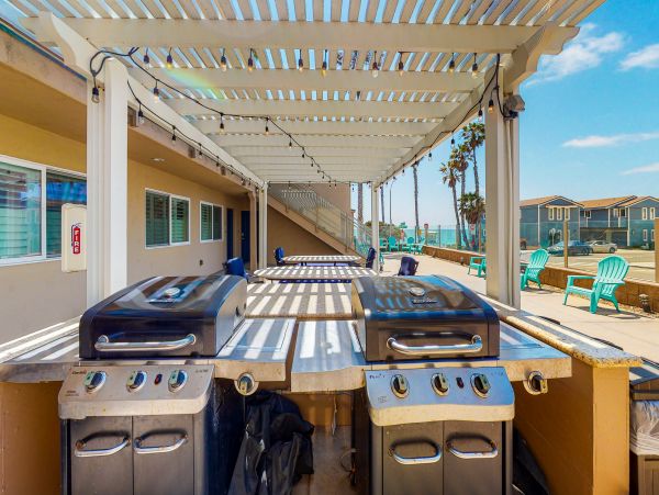 Oceanside Vacation Home Eleven Bedrooms Sleeps 36 Guests