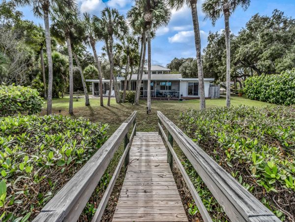 Bayfront Perfect Vacation Getaway with 2 Bedrooms