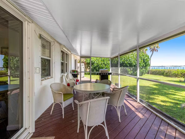 Bayfront Perfect Vacation Getaway with 2 Bedrooms