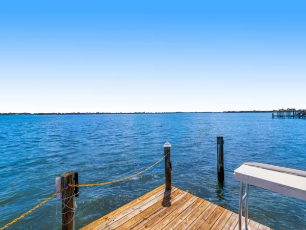Bayfront Perfect Vacation Getaway with 2 Bedrooms