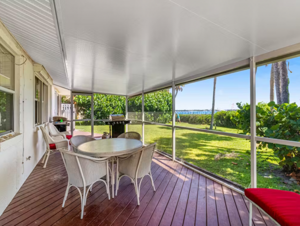 Bayfront Perfect Vacation Getaway with 2 Bedrooms