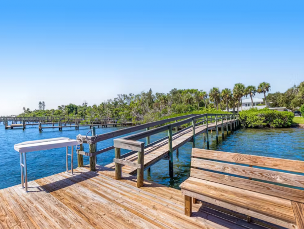 Bayfront Perfect Vacation Getaway with 2 Bedrooms