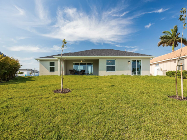 Canal Front 3 Bedroom Vacation Home in Cape Coral Sleeps 7