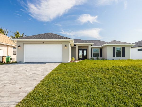 Canal Front 3 Bedroom Vacation Home in Cape Coral Sleeps 7