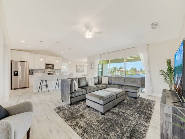 Canal Front 3 Bedroom Vacation Home in Cape Coral Sleeps 7