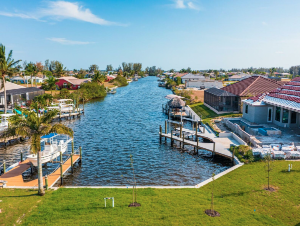Canal Front 3 Bedroom Vacation Home in Cape Coral Sleeps 7
