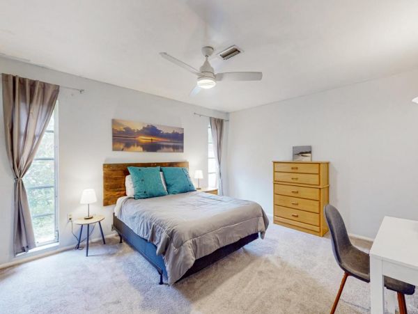 Waterfront Ground-Level Vacation Condo in Englewood