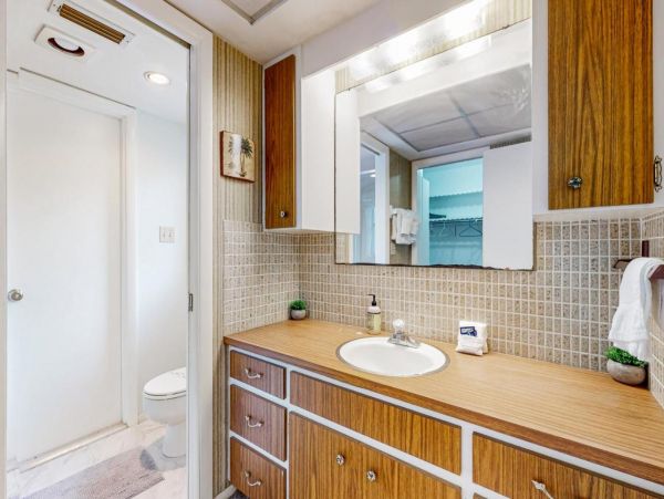Waterfront Ground-Level Vacation Condo in Englewood