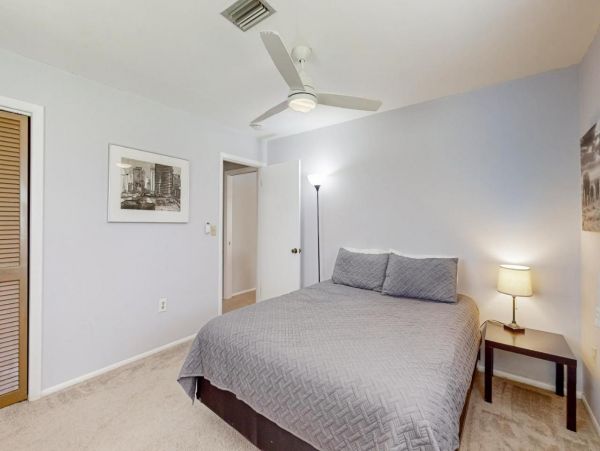 Waterfront Ground-Level Vacation Condo in Englewood