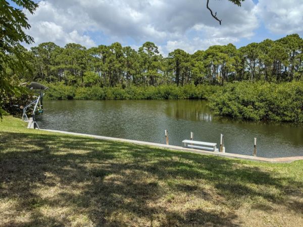 Waterfront Ground-Level Vacation Condo in Englewood